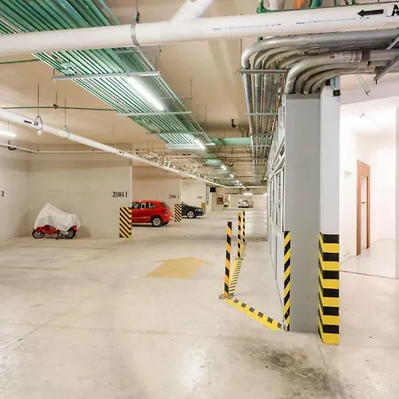 Brand New Condo Game And Cinema Room 2 Pools Gym Wifi-3