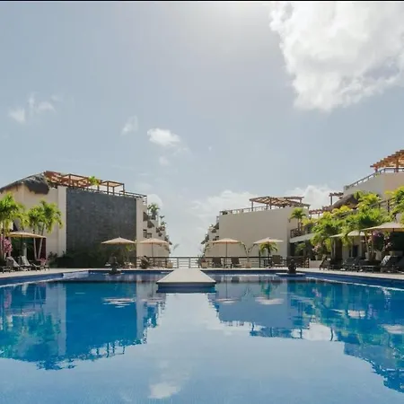 Beautiful Oceanfront Penthouse With Private Pool-3
