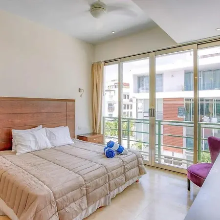 Beautiful Complex With Rooftop Pool 2 Blocks To Beach-3
