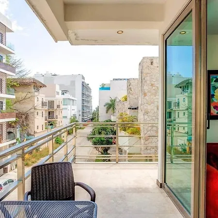 Beautiful Complex With Rooftop Pool 2 Blocks To Beach-2