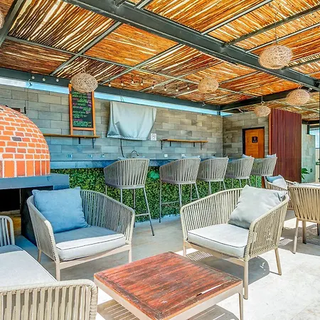 Chic Condos 2 Blocks To Beach, Rooftop Pool & Gym Onsite-2