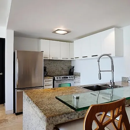 Elements Penthouse 7 Condo-2