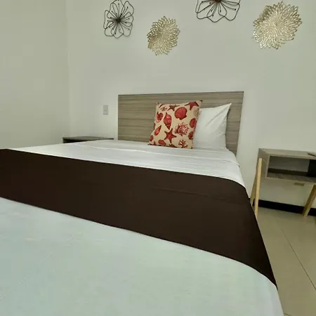 5Th Avenue Oasis 8 Personas-2