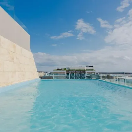 Chic Space, Private Balcony, Roof Pool, Good Wifi-3