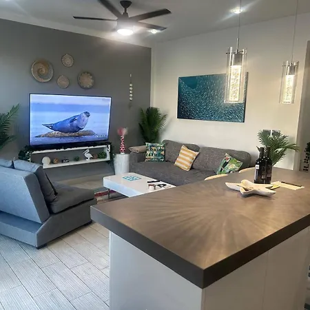 Chic Space, Private Balcony, Roof Pool, Good Wifi-2
