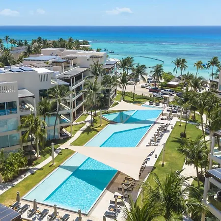 Infinity Pool And Private Beach Club - Luxury Complex The Elements Condos - Gh8-3