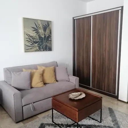 Menesse mitdtown2 , AVE 25TH-3