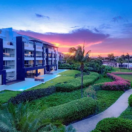 Beachfront Condo With Tub, 3 Bedroom & Pool - At Mareazul Condo Corazon-3