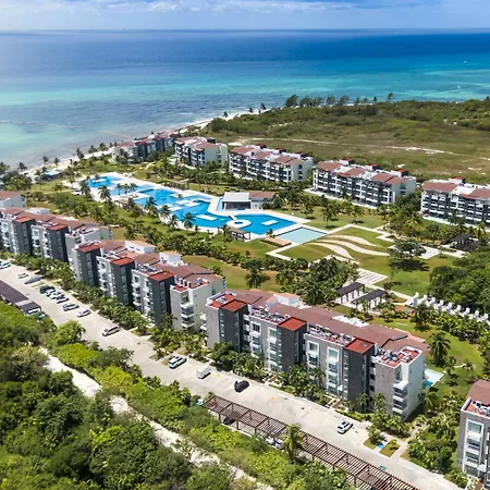 Beachfront Condo With Tub, 3 Bedroom & Pool - At Mareazul Condo Corazon-2