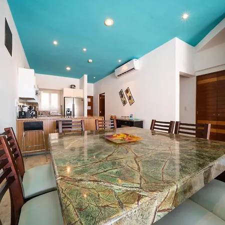 Beachfront Penthouse With 3 Bedrooms & Ocean View - Las Nubes-3