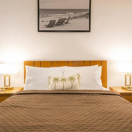 Condo Surf 405 - Luxury Oceanview Beachfront 3 Bedroom With Gym - At El Faro Condos-2