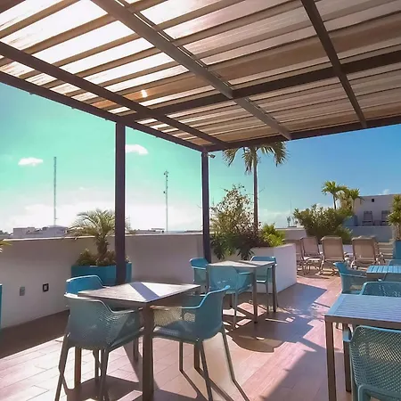 2Br W Dual Pools, Near Beach & 5Th Ave-2