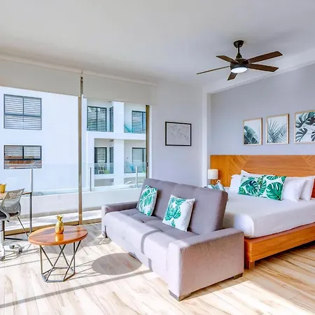 Ocean-View Studio W Gym, Pool & Balcony-3