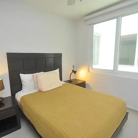 Phenomenal Location Near Beach & 5Th With Stunning Roof Pool-3