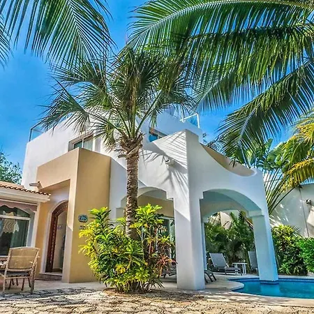 Paraiso Villa By Chezplaya-3
