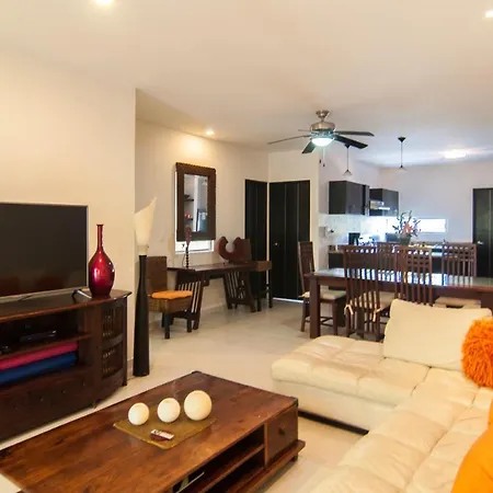 Private Balcony Overlooking Pool, Walk Everywhere!-2