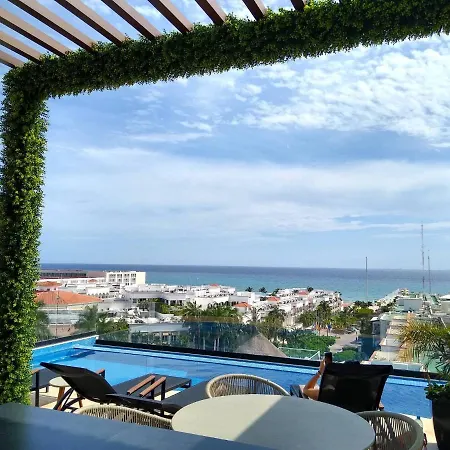 Ocean View From The Rooftop Pool Only One Block To The Beach, Studio For 2-2