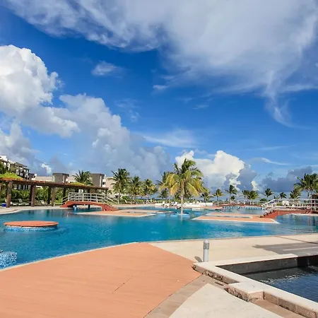 Relaxing 2 Bedroom With Jacuzzi, Terrace And Beach Club-3
