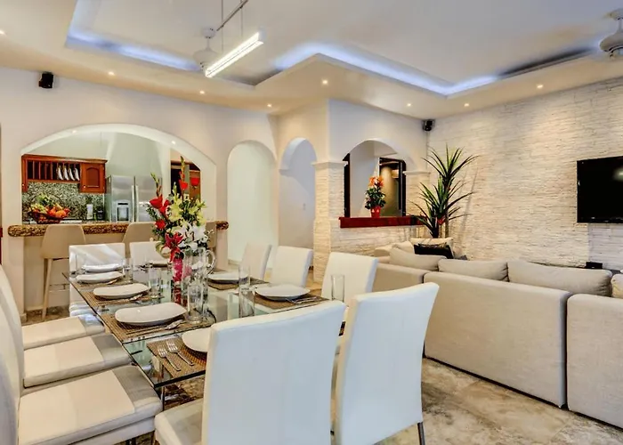Luxury Villa Steps To The Beach Playa del Carmen admite animales