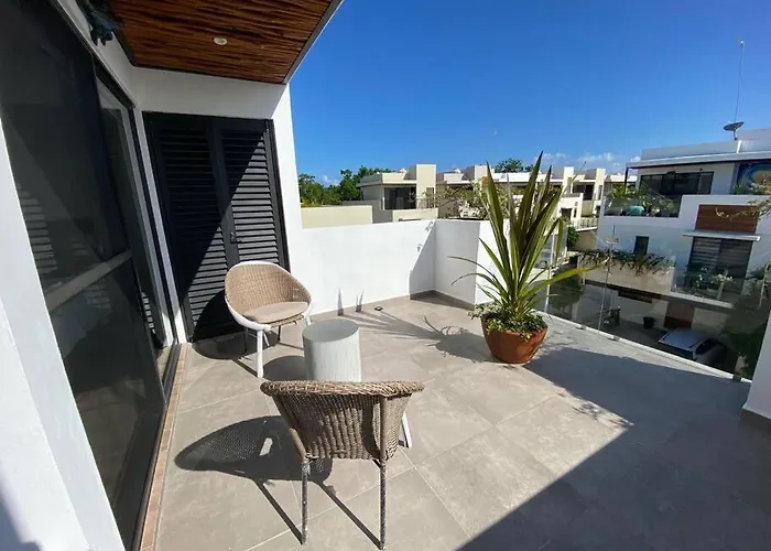La Casa Blanca - Awesome And Spacious 4 Bdrms House Playa Del Carmen