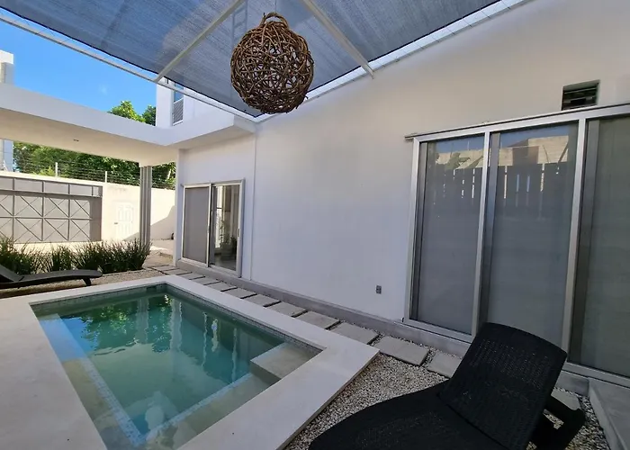 Modern Villa Rutelena +Good location+Pool+AC+Sleeps 12 Playa del Carmen che accetta animali