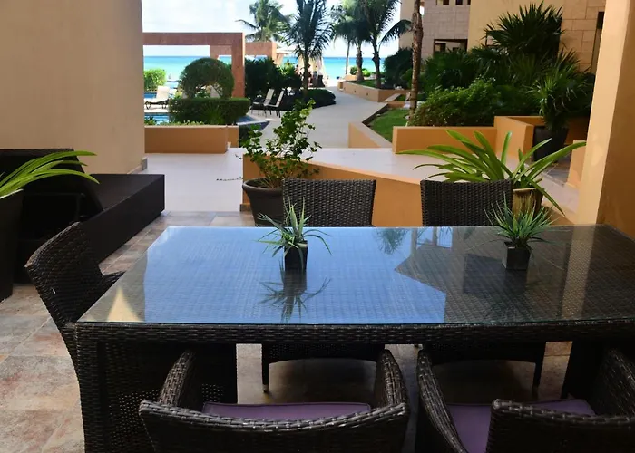 Ground Floor Oceanfront El Faro Condo, Great For Families Coral 101 Playa del Carmen