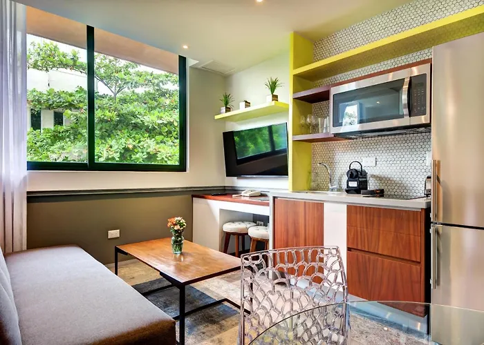 2 Bdrm Design Apartment 2 Blocks From The Beach / Amazing Rooftop Playa del Carmen admite animales