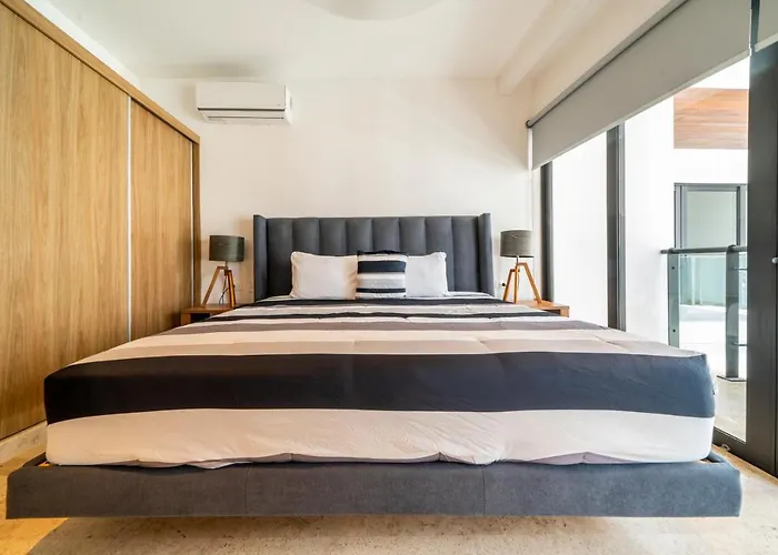 Central Condo With 2 Bedroom Rooftop & Pool At Ipana, Icaro Playa del Carmen acceptant les animaux