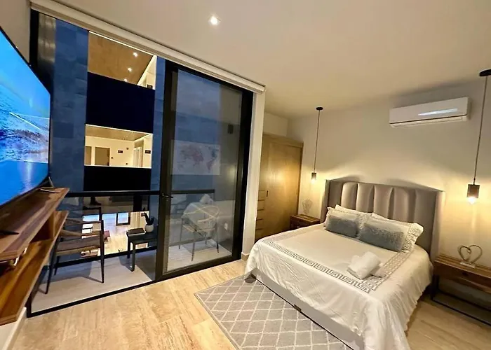 Pool View Condo / Rooftop Pool, Jacuzzi, Gym & Bar Playa del Carmen