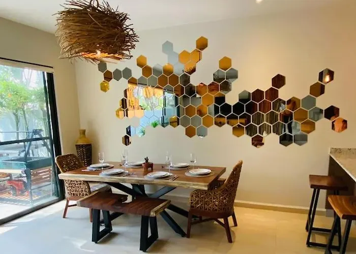 Casa Tropical By Modena Homes. Playa del Carmen acceptant les animaux