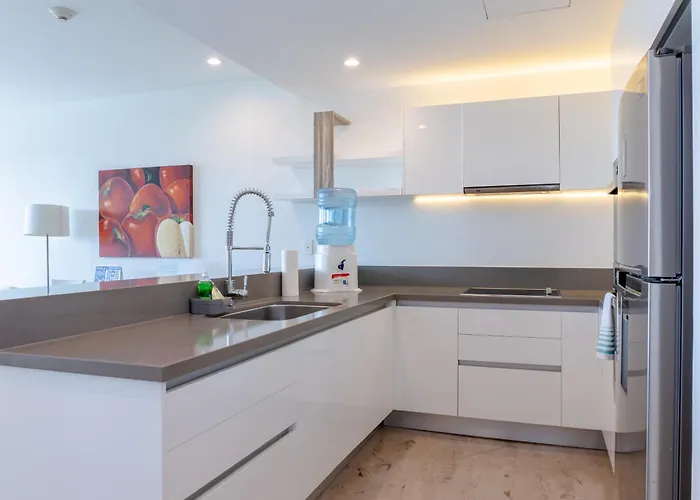 Contemporary Design Oceana 422 Playa Del Carmen Condo acceptant les animaux
