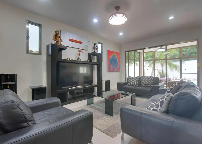 1 Mi To Beach: Luxe Playa Del Carmen Home W/ Pool admite animales