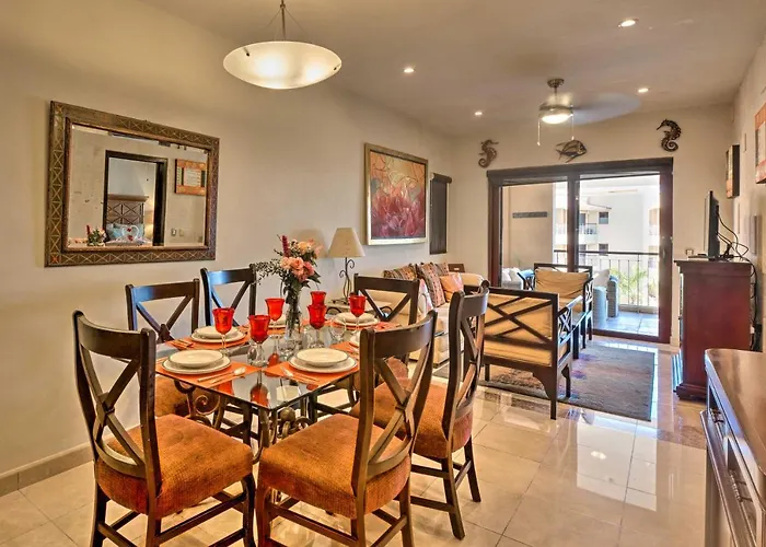 Playa Del Carmen Beachfront Condo W/ Pool Access! che accetta animali